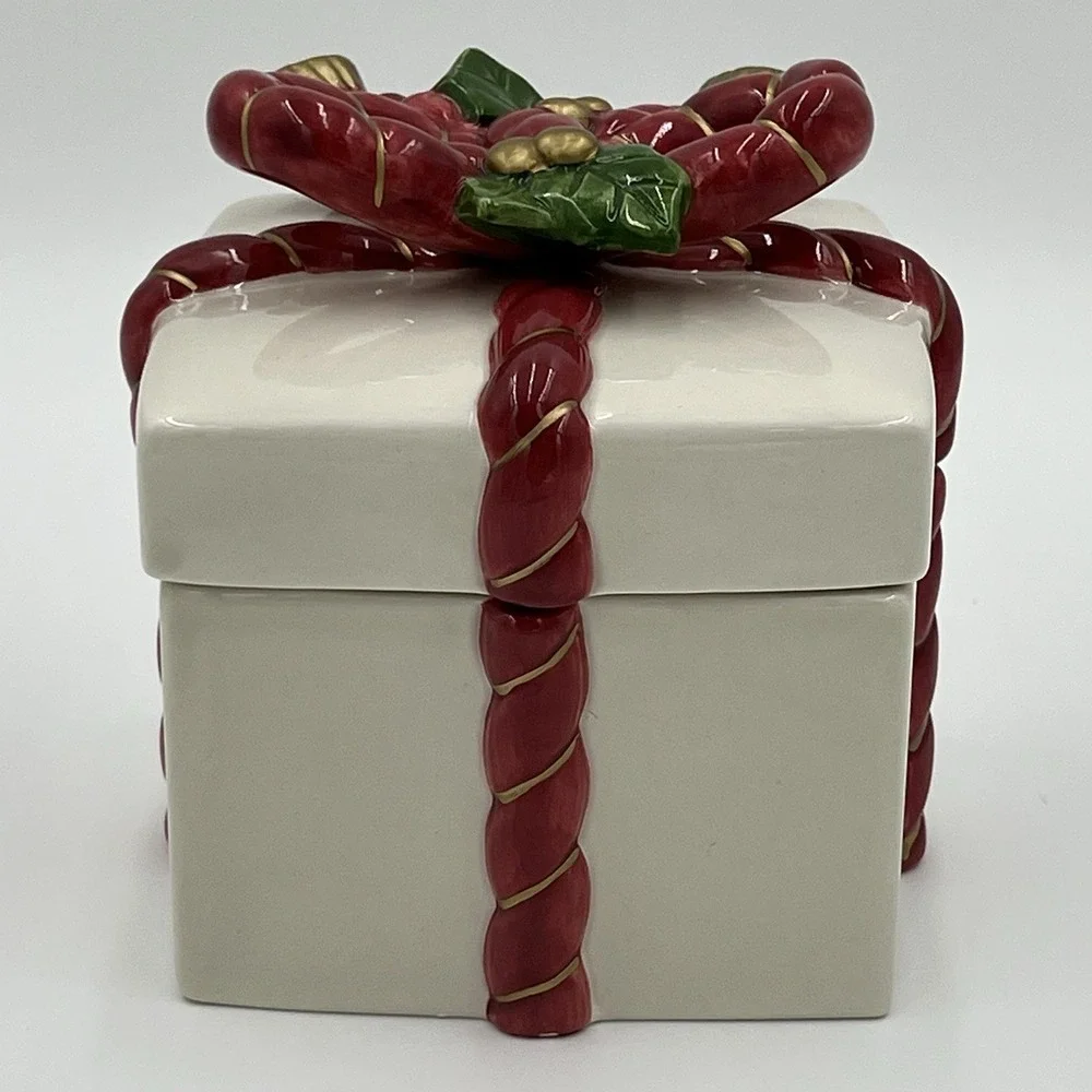 Vintage Fitz and Floyd Christmas bow Ceramic trinket box  